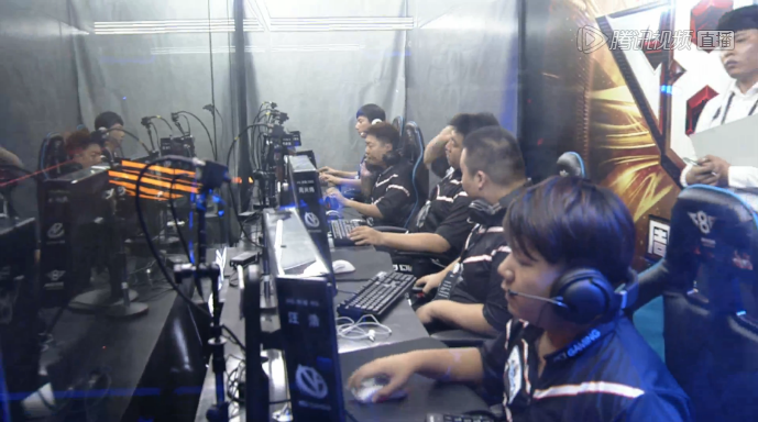 Ninjas in Pyjamas team New Year's greetings： 新年快乐，祝大家在蛇年里充满无限期待