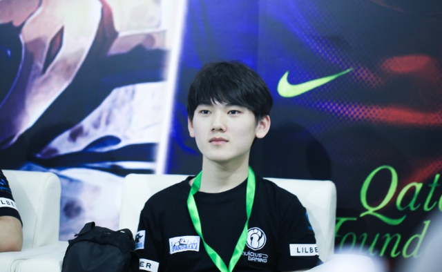 Doinb ： 这不是Noxian的表演， Lwx 至少在他迟到时可以联系，但Noxian就消失了。