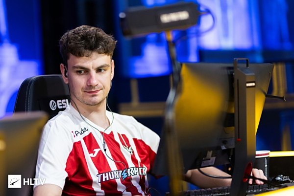 EliGE 收到 VAC 禁赛，原因是 CS2 的首场比赛